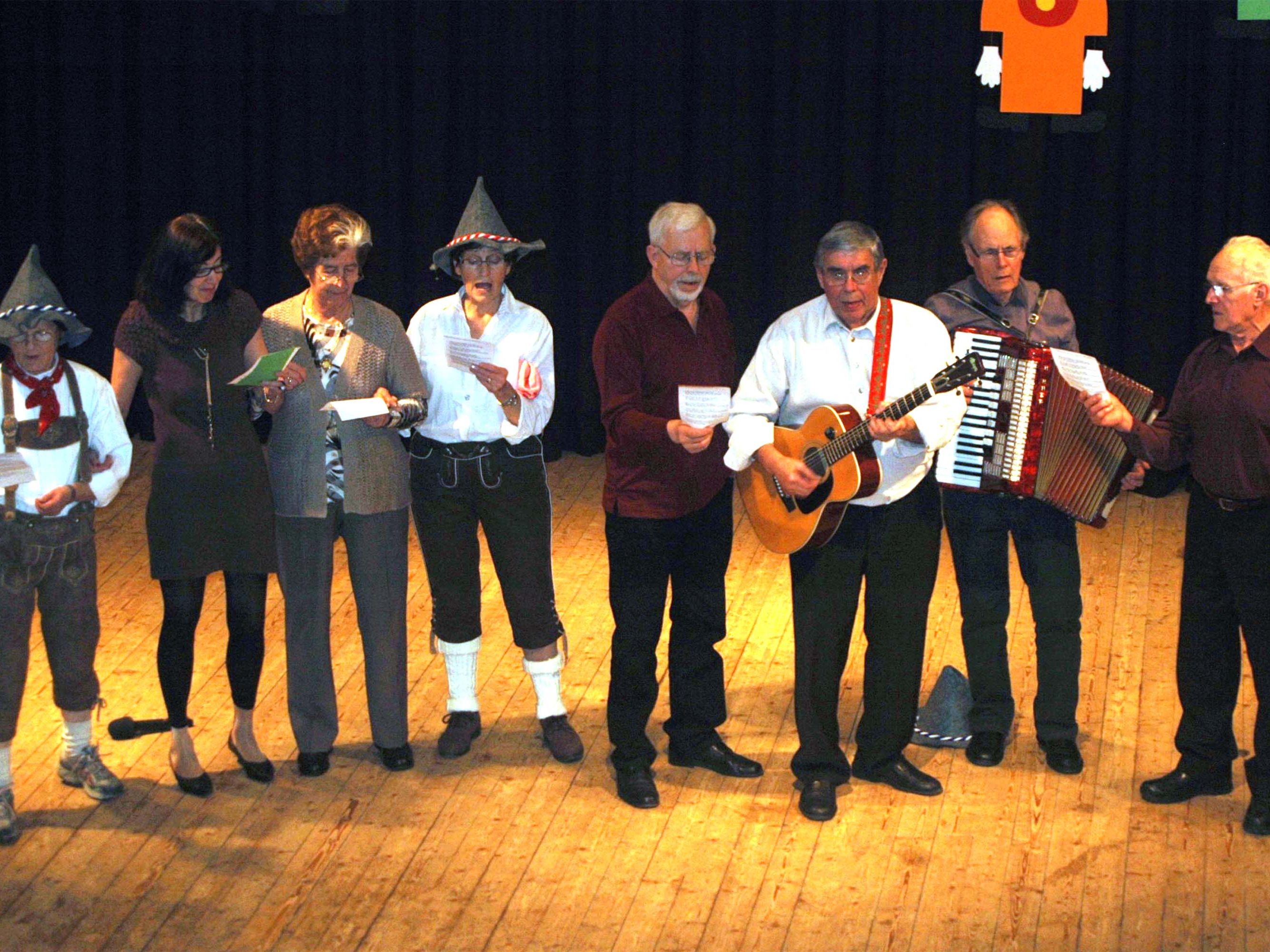 Der Seniorenbund feierte im Gemeindesaal. Der Seniorenbund feierte im Gemeindesaal.