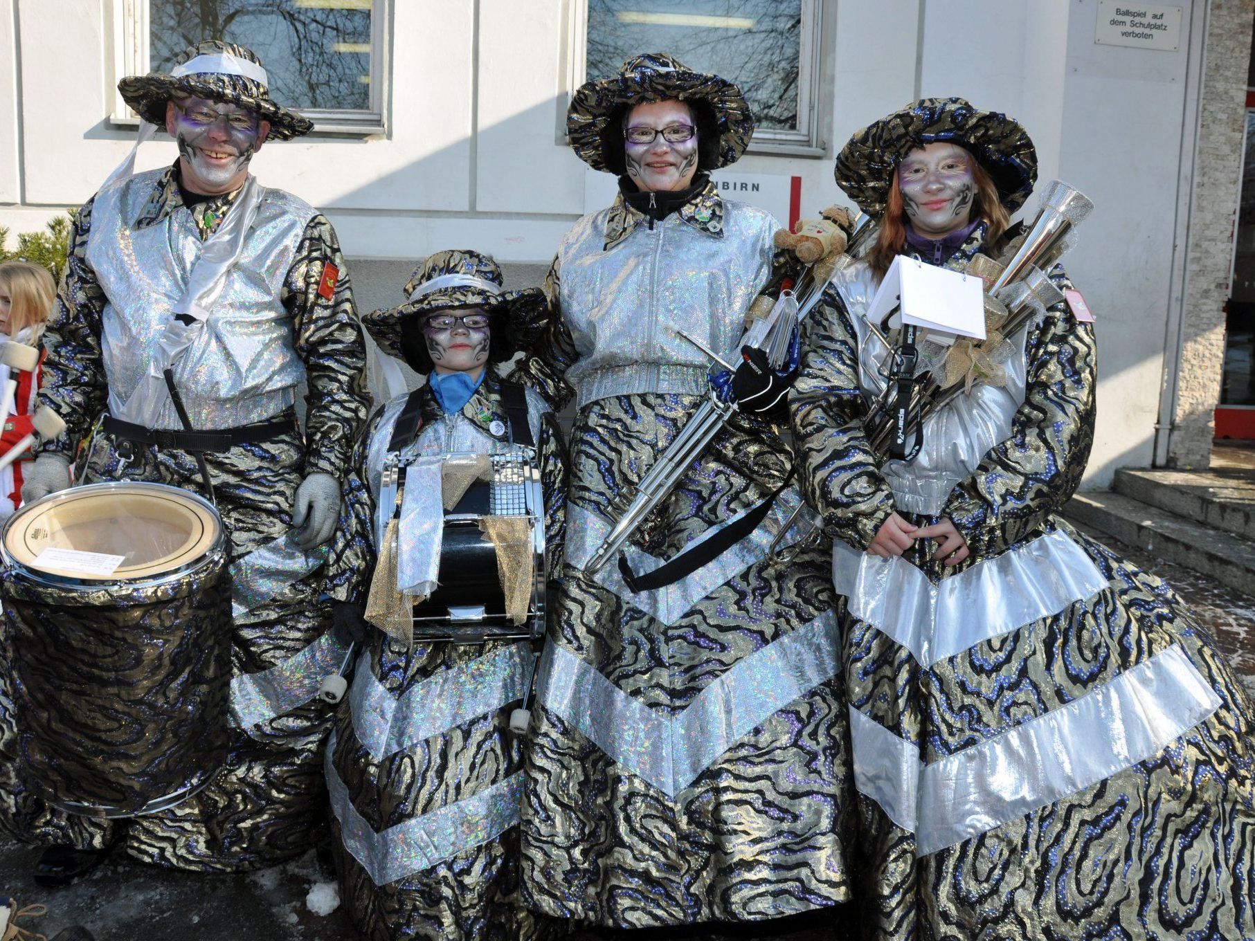 Viertklässler Nico und seine Schalmeien-Familie sorgten für Stimmung im Schulhof. Viertklässler Nico und seine Schalmeien-Familie sorgten für Stimmung im Schulhof.