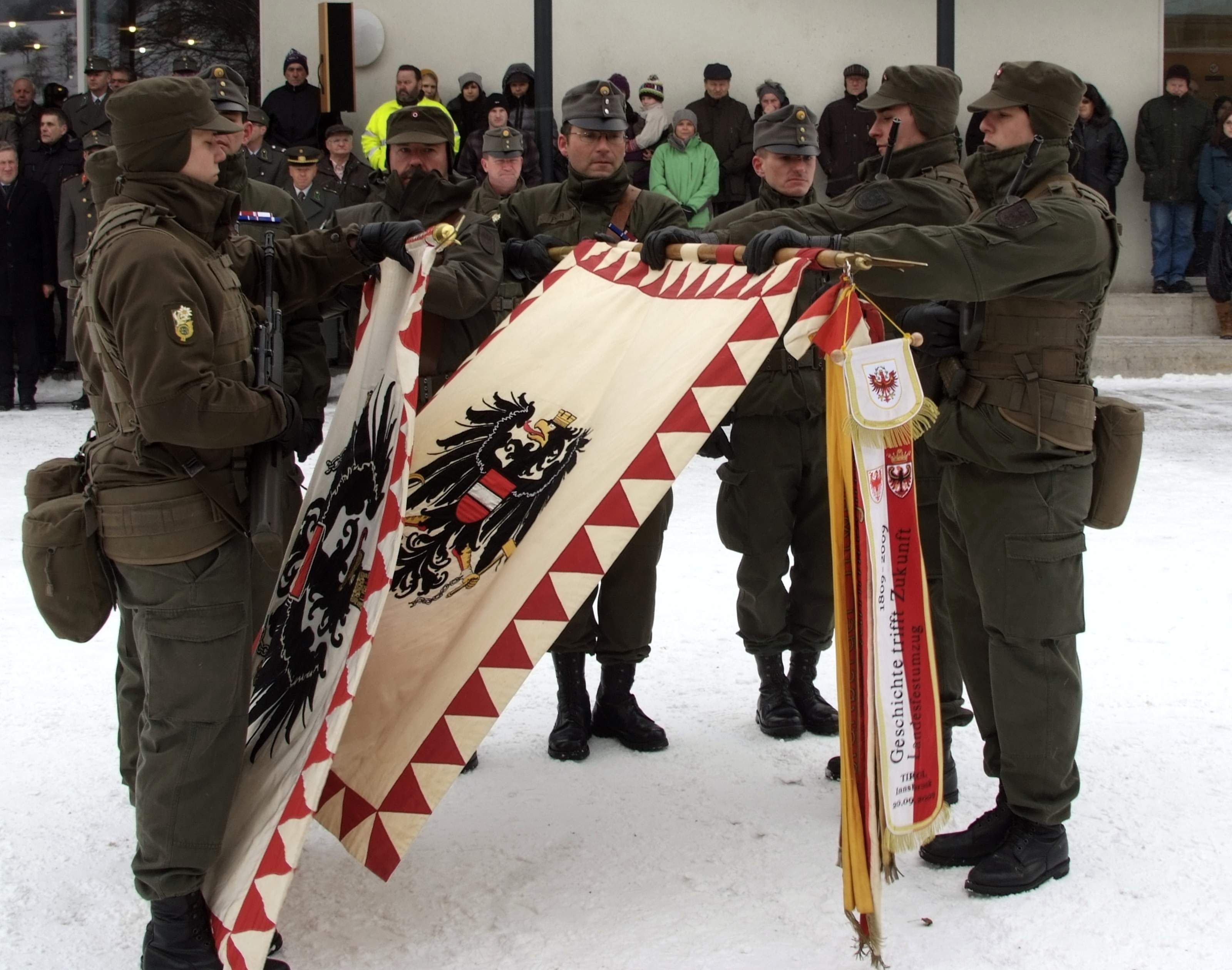 Treueschwur auf Fahne und Verfassung. Treueschwur auf Fahne und Verfassung.