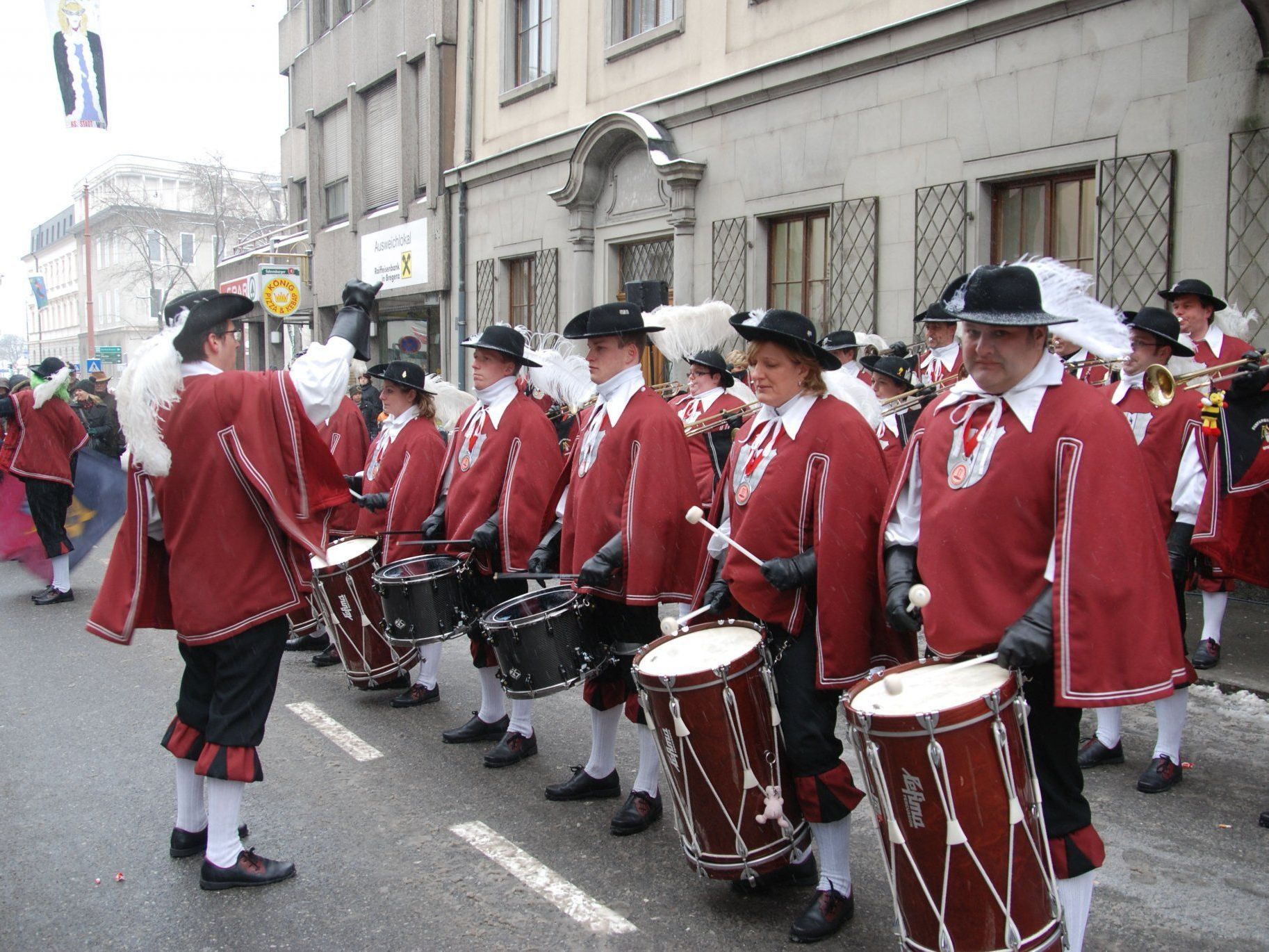 Der Fanfarenzug wird vor dem Rathaus den Machtwechsel akustisch einbegleiten. Der Fanfarenzug wird vor dem Rathaus den Machtwechsel akustisch einbegleiten.