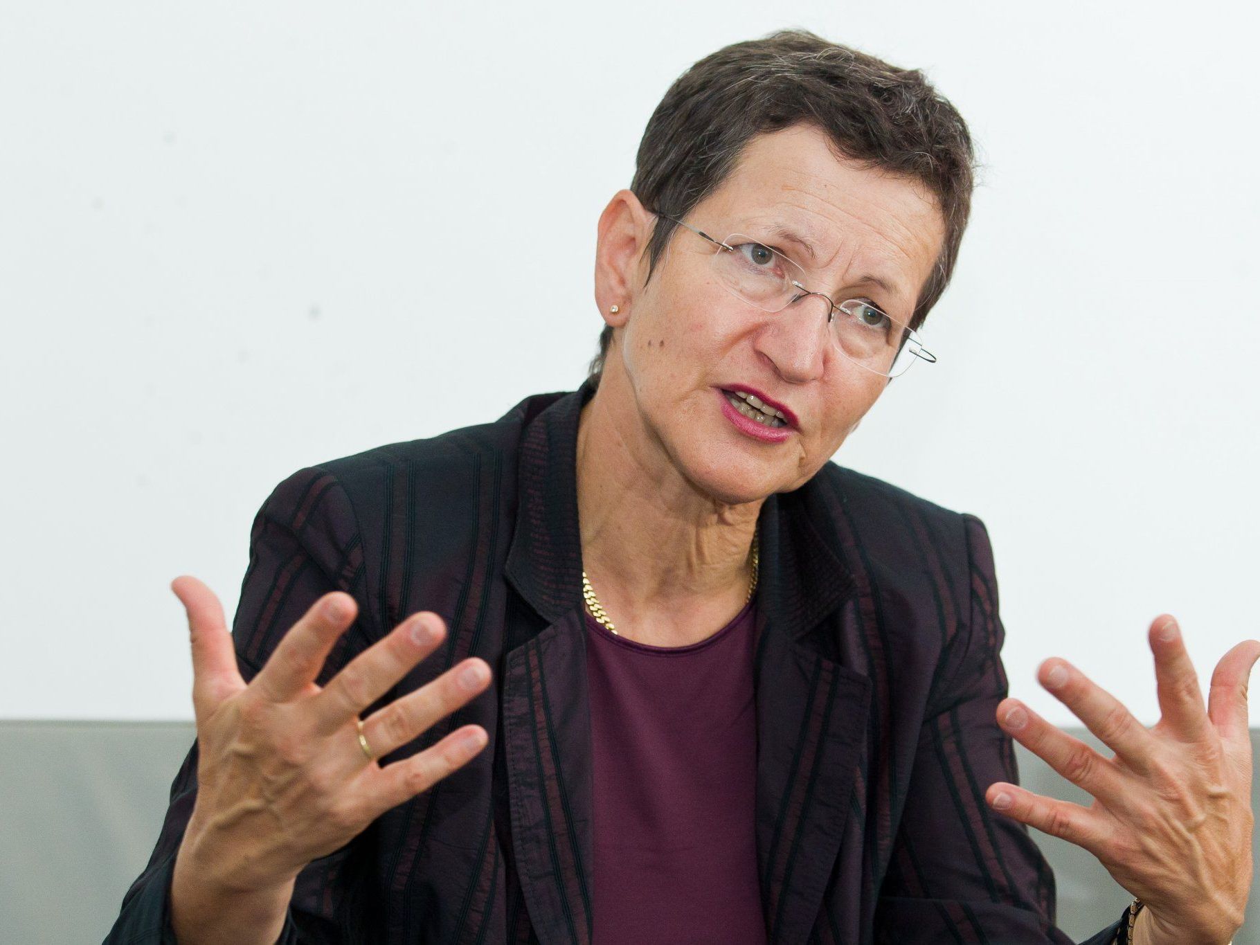 Landesrätin Greti Schmid will die Begleitung und Betreuung von Demenzkranken verbessern. Landesrätin Greti Schmid will die Begleitung und Betreuung von Demenzkranken verbessern.