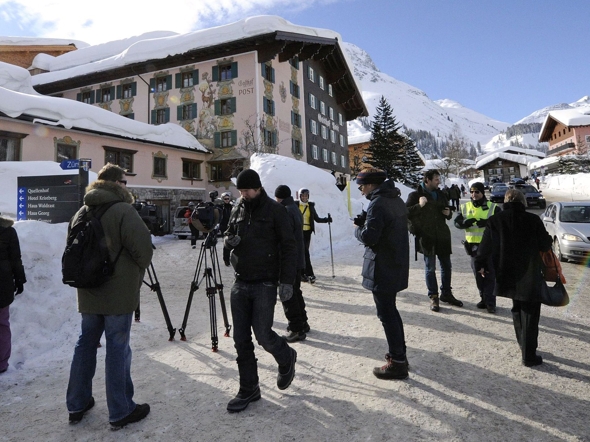 Medienleute "belagern" das Hotel Post in Lech. Medienleute "belagern" das Hotel Post in Lech.