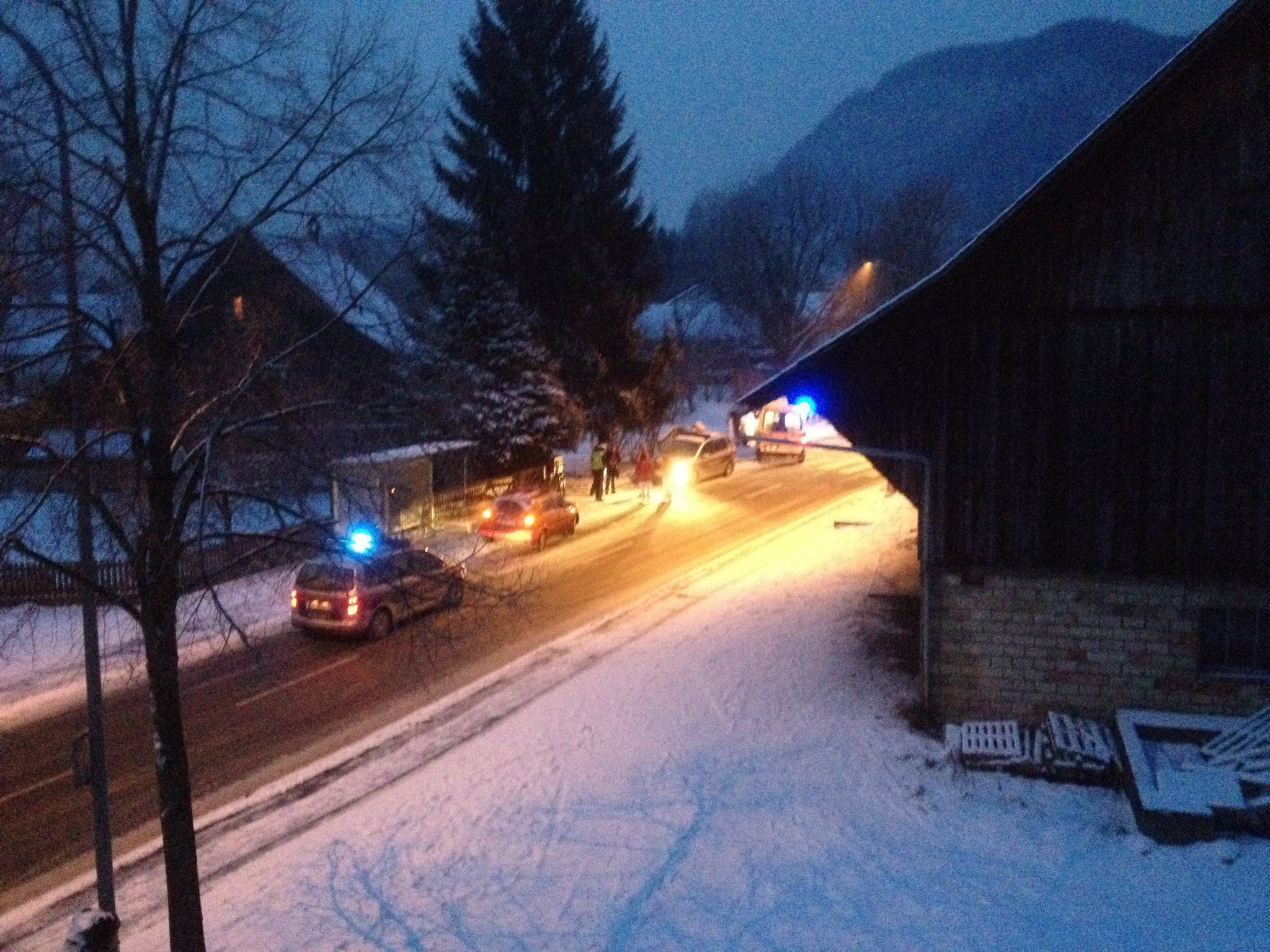 2012-02-10 - Verkehrsunfall in Mäder - Reichshofstrasse zwischen JÜRGEN-SAT.TV und Gasthaus Adler 2012-02-10 - Verkehrsunfall in Mäder - Reichshofstrasse zwischen JÜRGEN-SAT.TV und Gasthaus Adler