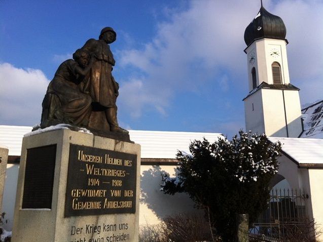 Unter anderem werden in Andelsbuch in diesem Jahr das Kriegerdenkmal und der Kirchenvorplatz restauriert. Unter anderem werden in Andelsbuch in diesem Jahr das Kriegerdenkmal und der Kirchenvorplatz restauriert.