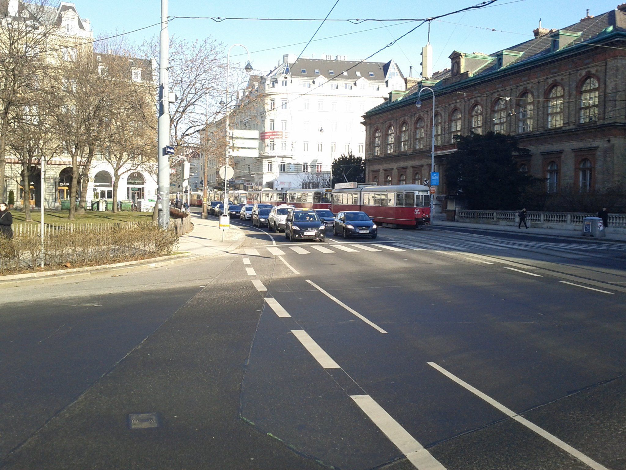 Einen wahren Bim-Stau löste ein schadhafter Zug in der Währinger Straße aus Einen wahren Bim-Stau löste ein schadhafter Zug in der Währinger Straße aus