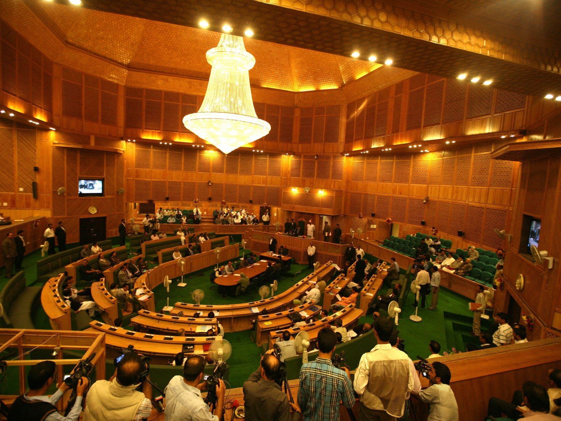 Indische Minister meldeten nach Porno-Skandal Rücktritt an. Indische Minister meldeten nach Porno-Skandal Rücktritt an.