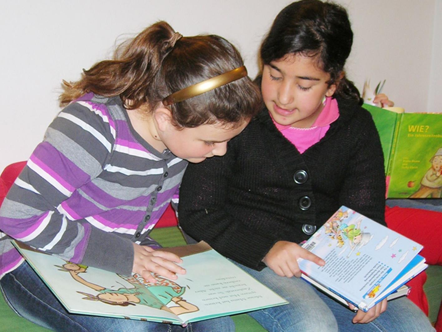 „Kinder entdecken die Bücherei“ an vier Terminen zum Abschluss des Lesefrühlings 2012.