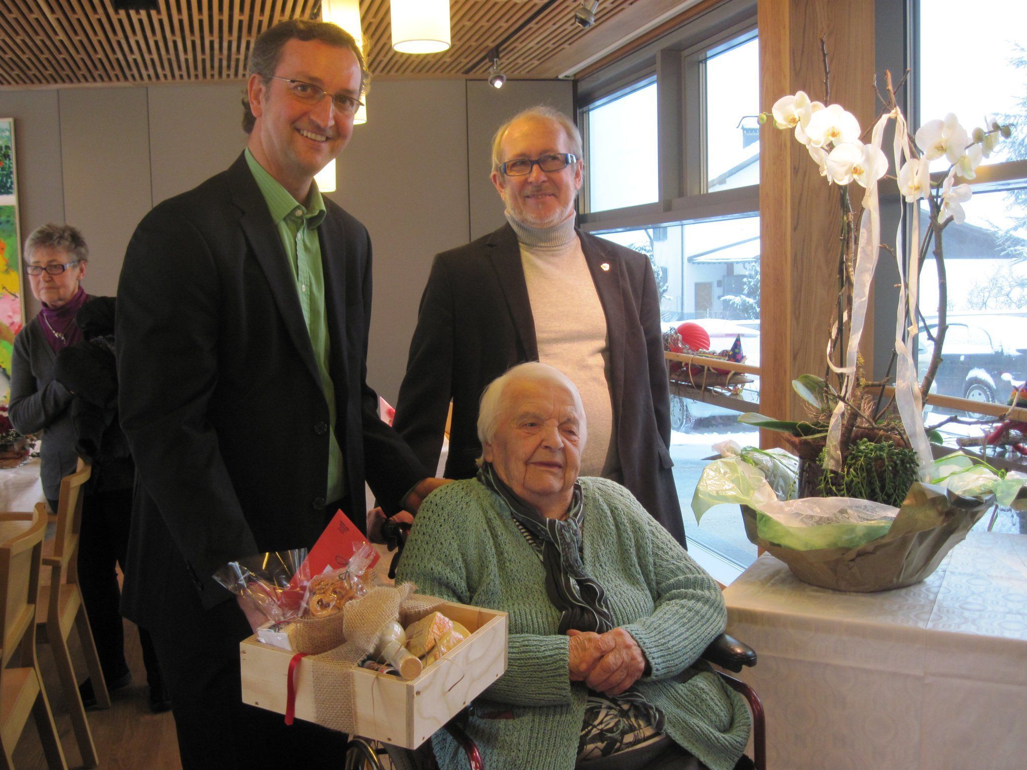 Lini mit den Gratulanten Bürgermeister Dieter Lauermann und Vize Hartwig Töpfer Lini mit den Gratulanten Bürgermeister Dieter Lauermann und Vize Hartwig Töpfer