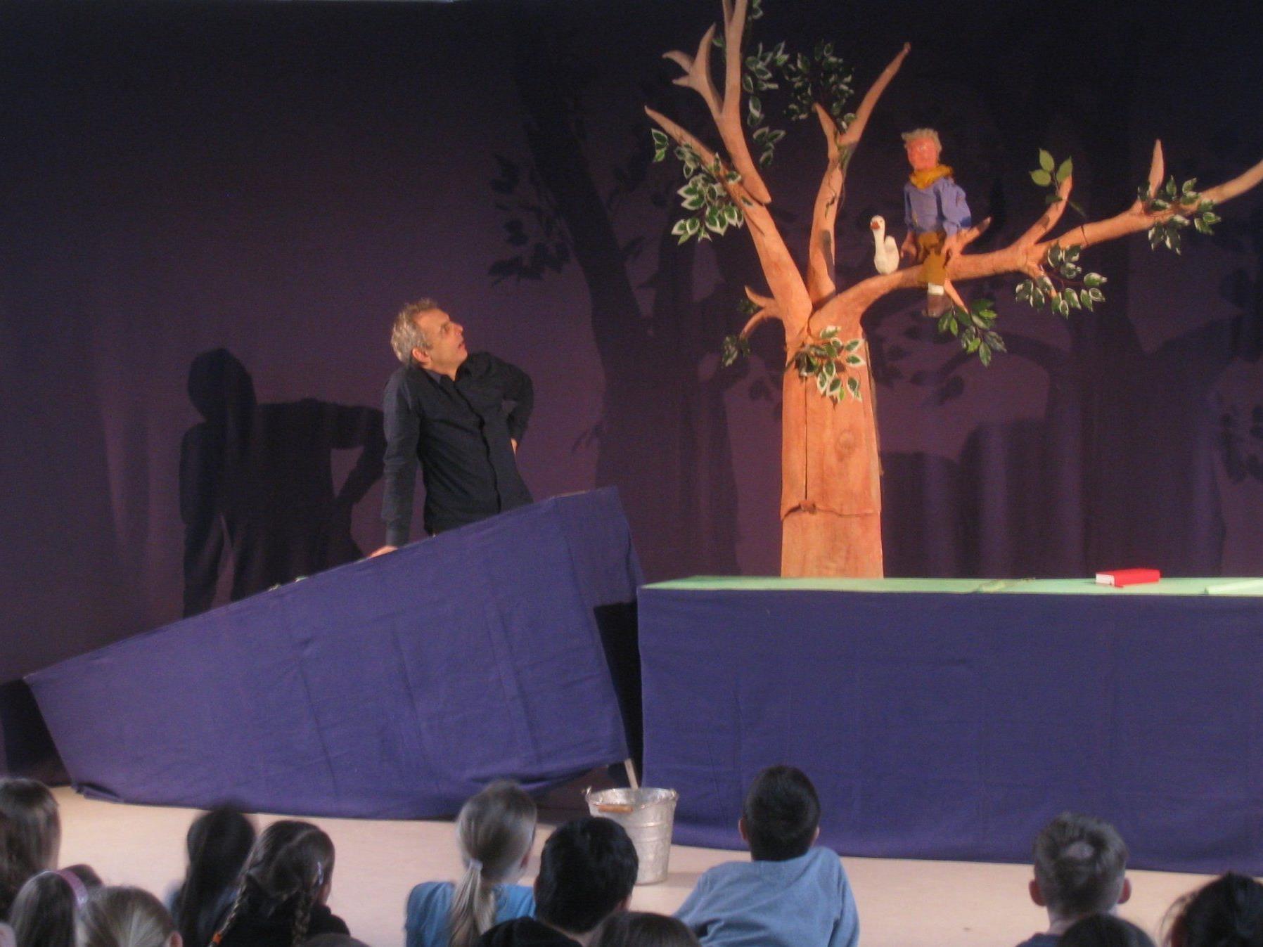Puppentheaterstück „Hans im Glück“ begeisterte die Lochauer Volksschüler.