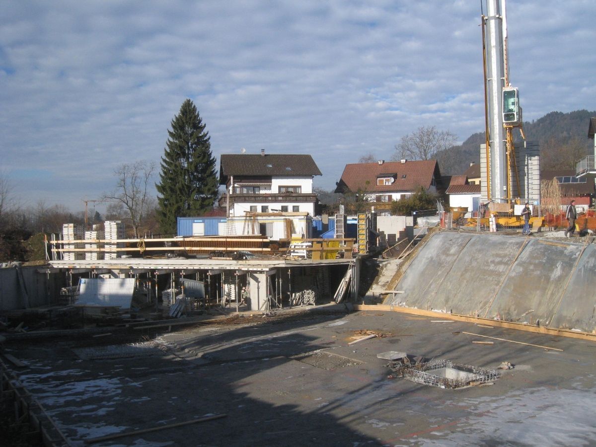 Begonnen wurde mit dem Bau des Wohnprojektes „Seeblick“ in Hofen. Begonnen wurde mit dem Bau des Wohnprojektes „Seeblick“ in Hofen.