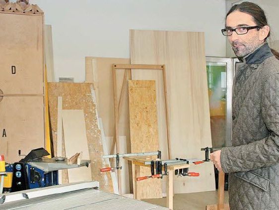 Im "Haus Abraham" in Feldkirch bringt Neven Trobonjaca Asylwerbern das Schreinern bei. Im "Haus Abraham" in Feldkirch bringt Neven Trobonjaca Asylwerbern das Schreinern bei.