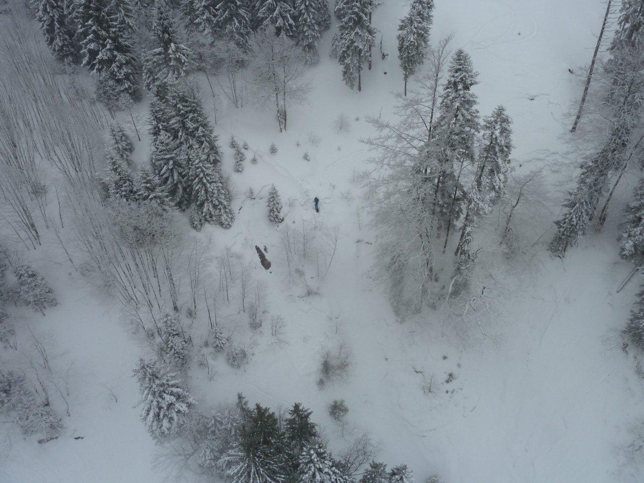 Die beiden Skifahrer mussten mit dem Hubschrauber geborgen werden.