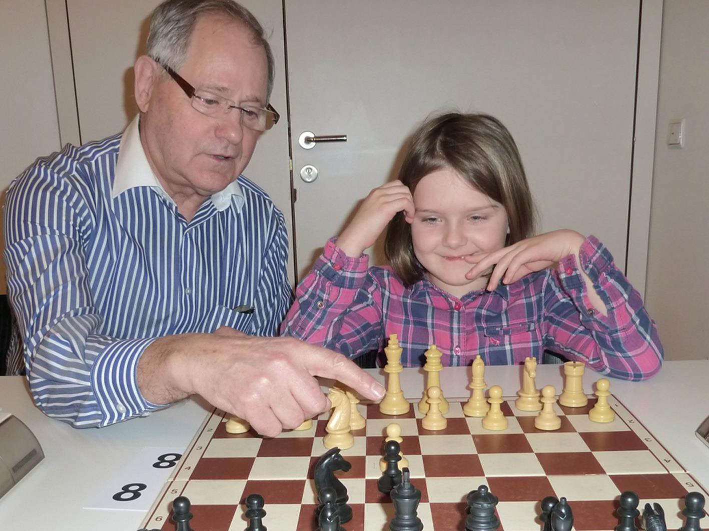 Helmut Cyris mit der erst siebenjährige Carmen Platisa, die den Mädchentitel bei den U8 holte.