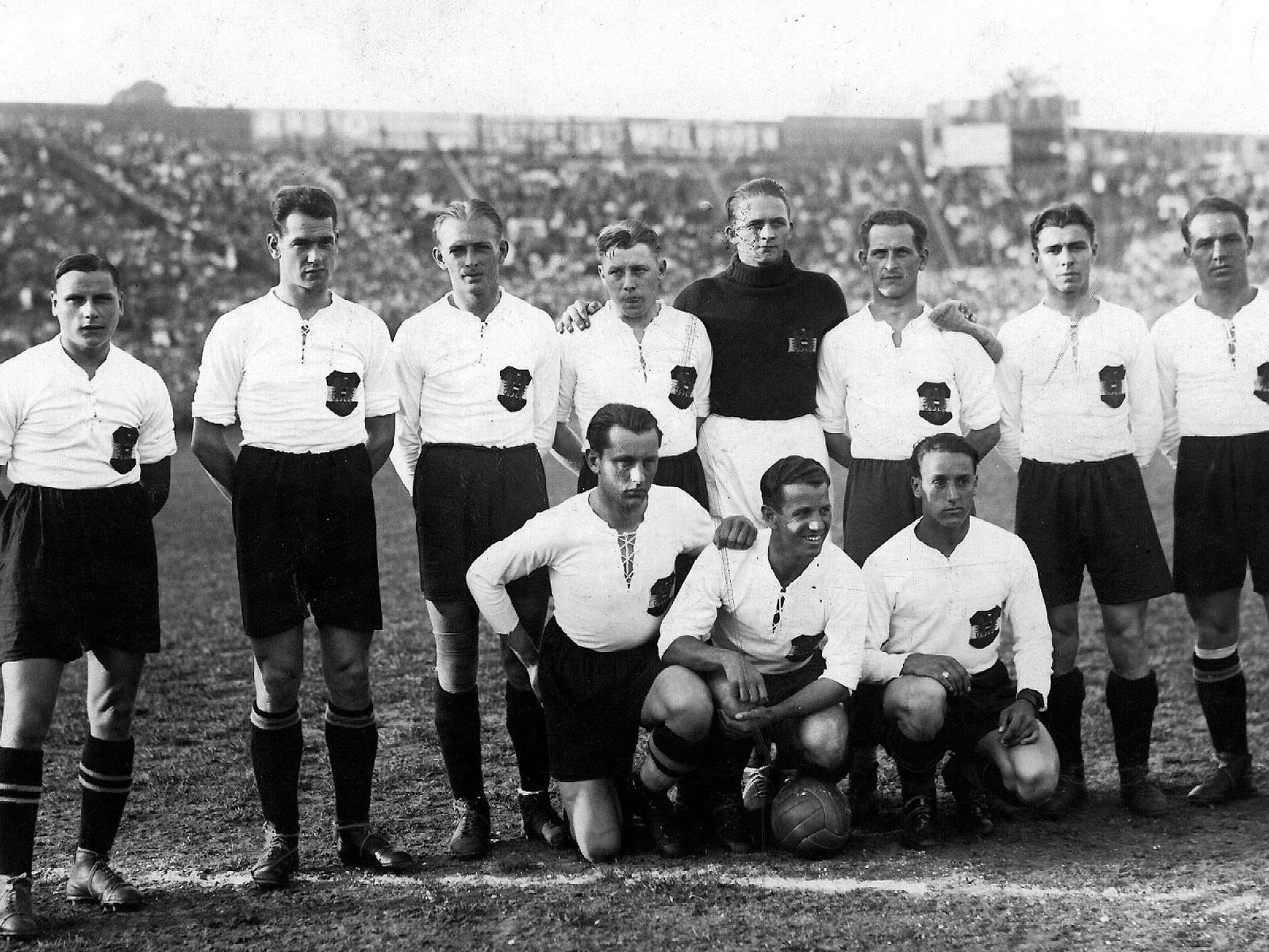 Das "Wunderteam" mit Matthias Sindelar (stehend, dritter von links) vor dem 5:0 gegen Schottland in Wien 1931.