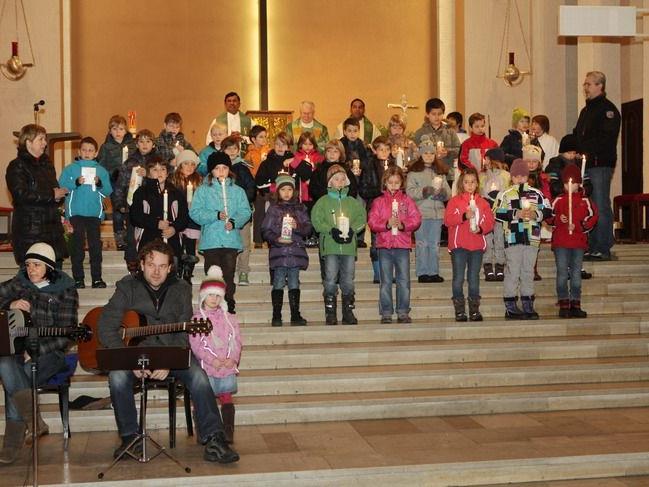 Gemeinsam feierten die Schüler in der Hl. Kreuzkirche ihre Tauferneuerung.