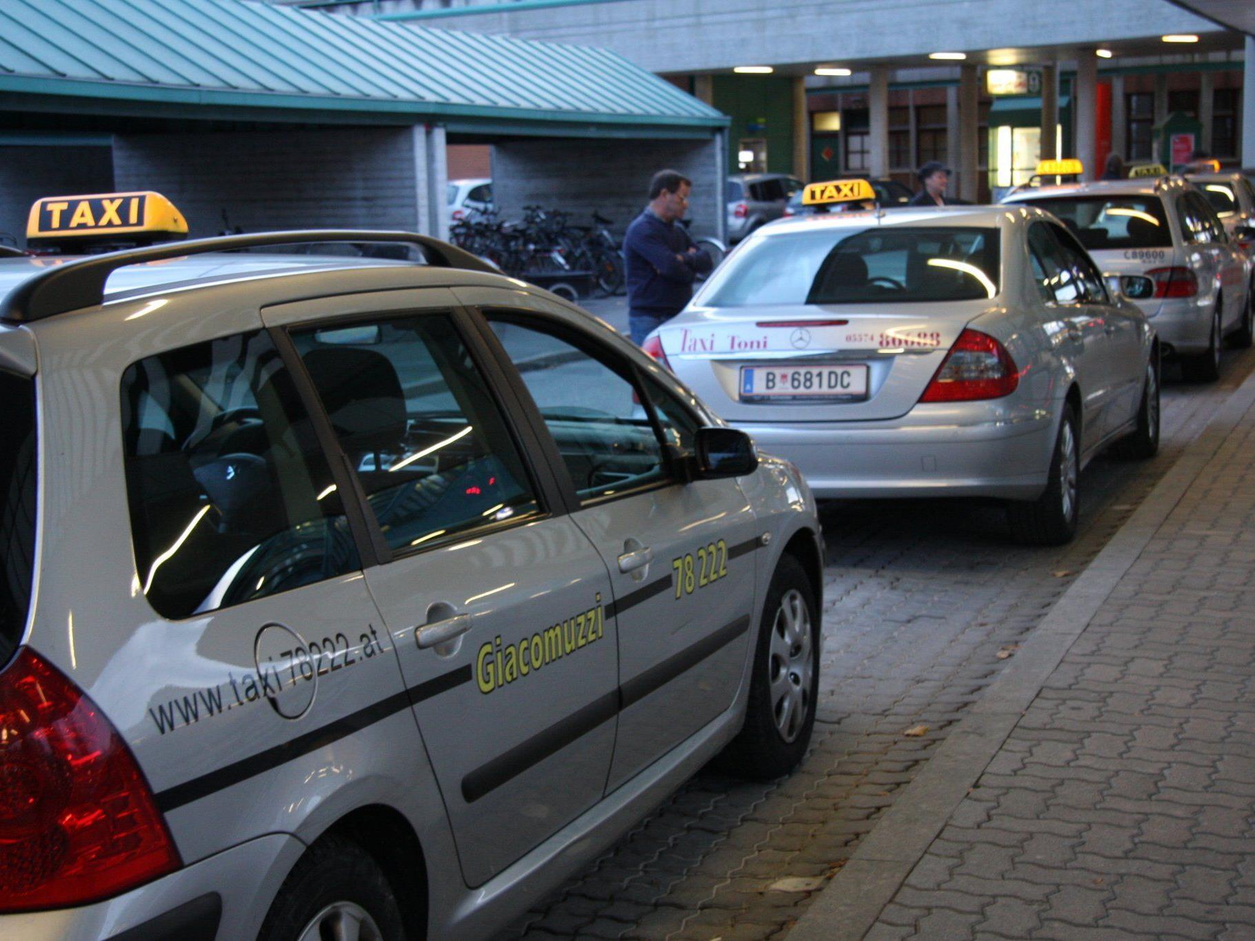 Der Taxistreit zwischen Vorarlberg und der Schweiz erhitzt die Gemüter.