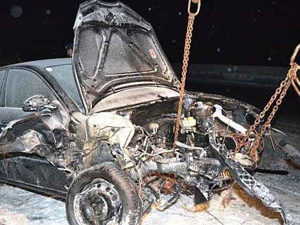 Bei dem Unfall auf der A2 prallte ein Pkw heftig gegen ein Räumfahrzeug Bei dem Unfall auf der A2 prallte ein Pkw heftig gegen ein Räumfahrzeug