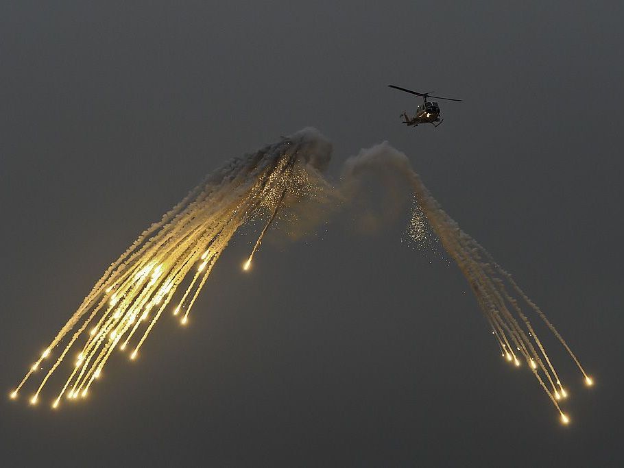 Der Wucher Helikopter wurde mit Boden-Luft- sowie Luft-Luft-Raketen beschossen. Der Wucher Helikopter wurde mit Boden-Luft- sowie Luft-Luft-Raketen beschossen.