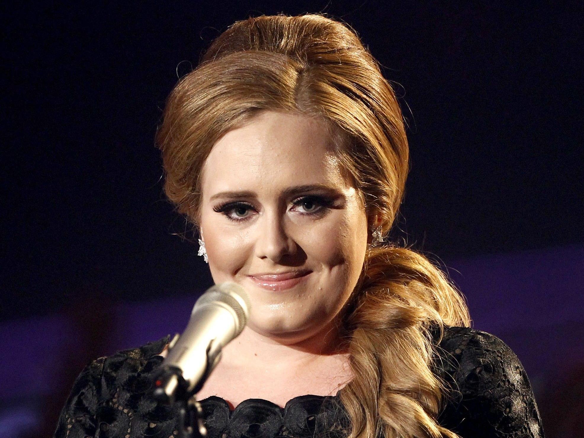 Gesangswunder Adele fürchtete durch die Operation ihre grandiose Stimme zu verlieren. Gesangswunder Adele fürchtete durch die Operation ihre grandiose Stimme zu verlieren.
