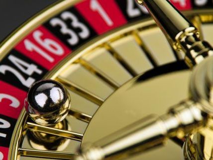 Der unbekannte Casino-Räuber befindet sich auf der Flucht. Der unbekannte Casino-Räuber befindet sich auf der Flucht.