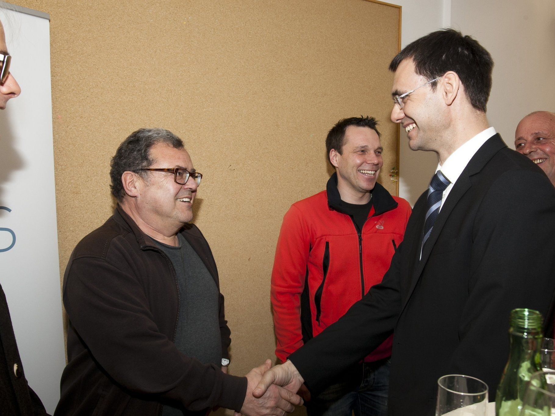 Austausch mit Führungskräften von Polizei, Feuerwehr, Rettung und Lawinenkommissionen. Austausch mit Führungskräften von Polizei, Feuerwehr, Rettung und Lawinenkommissionen.