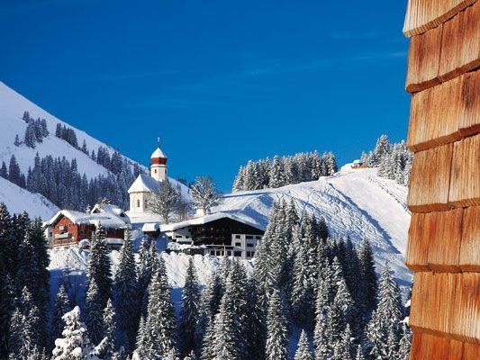 direkt von der Piste mitten ins Dorf Damüls | Bildquelle: Walter Bertsch, Damüls direkt von der Piste mitten ins Dorf Damüls | Bildquelle: Walter Bertsch, Damüls