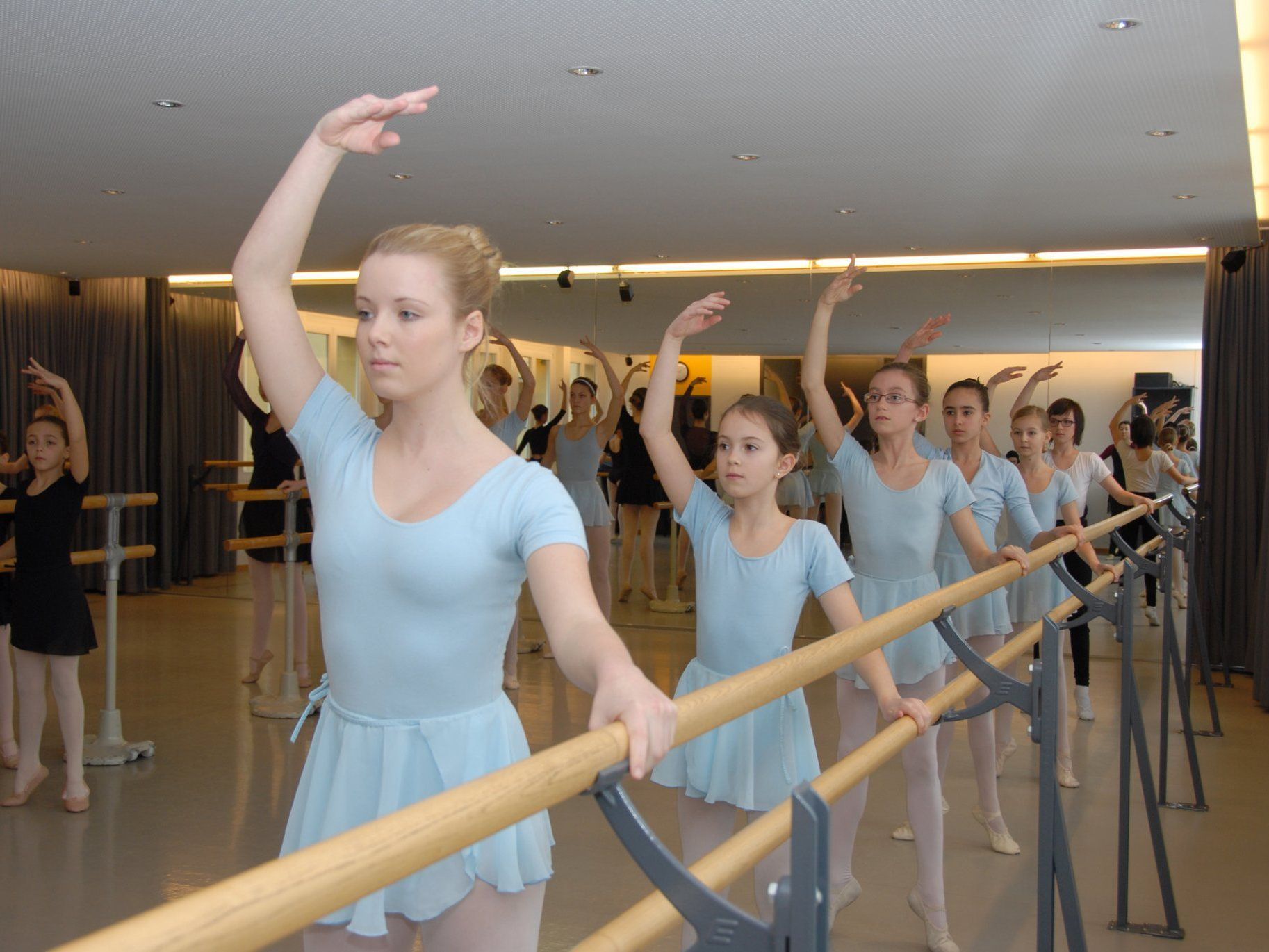 Überzeugender Auftritt der Mannschaft der DANCE HALL  im Jazzseminar der Musikschule Dornbirn. Überzeugender Auftritt der Mannschaft der DANCE HALL  im Jazzseminar der Musikschule Dornbirn.