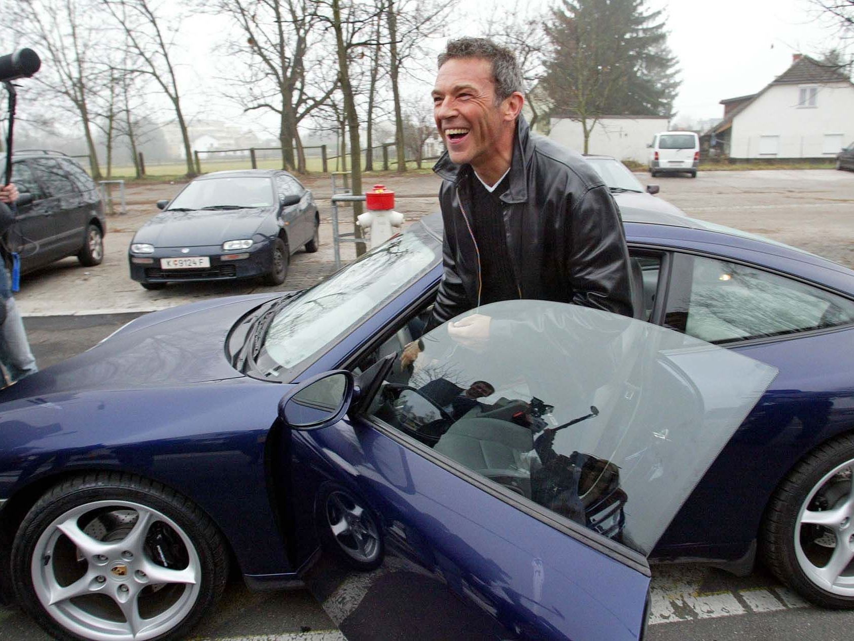 Verstorbener Jörg Haider mit seinem Porsche 911 "Targa". Verstorbener Jörg Haider mit seinem Porsche 911 "Targa".