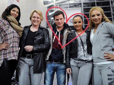 Rocco Stark und Kim Debkowski mit ihren Dschungelcamp-Freunden. Rocco Stark und Kim Debkowski mit ihren Dschungelcamp-Freunden.