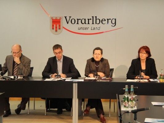 Schon bei einer PK der Opferschutzkommission Ende 2011 bekannte sich das Land Vorarlberg zu seiner Verantwortung Schon bei einer PK der Opferschutzkommission Ende 2011 bekannte sich das Land Vorarlberg zu seiner Verantwortung