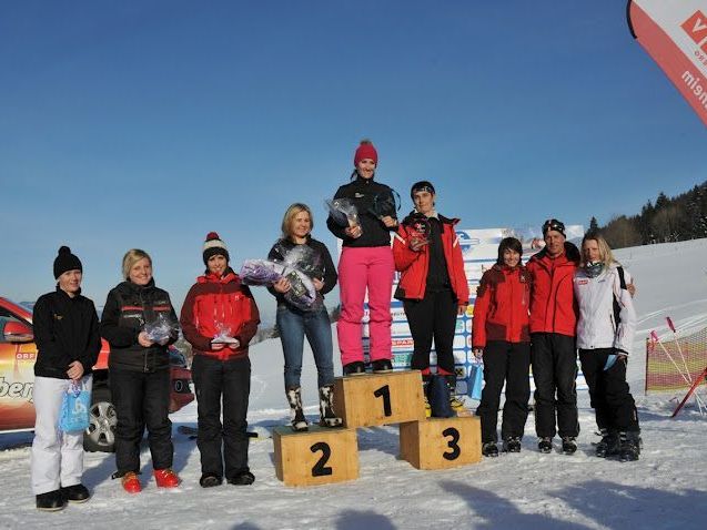 Sarah Schachenhofer gewinnt vor Teamkollegin Manuela Türtscher vom Schneggarei Racing Team. Sarah Schachenhofer gewinnt vor Teamkollegin Manuela Türtscher vom Schneggarei Racing Team.