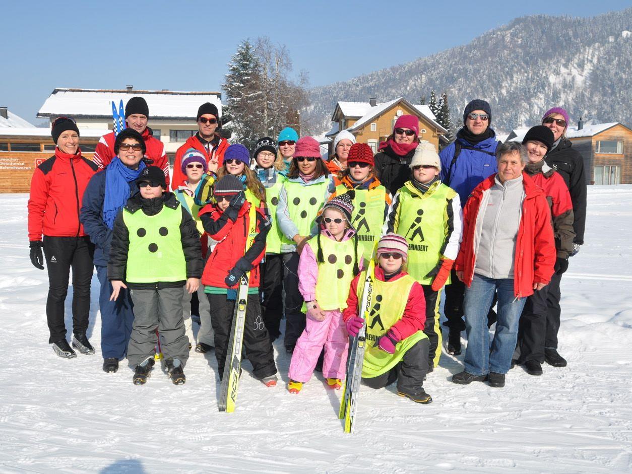 Die blinden und sehbehinderten Kinder genossen mit Betreuern und Trainern einen Wintersporttag.