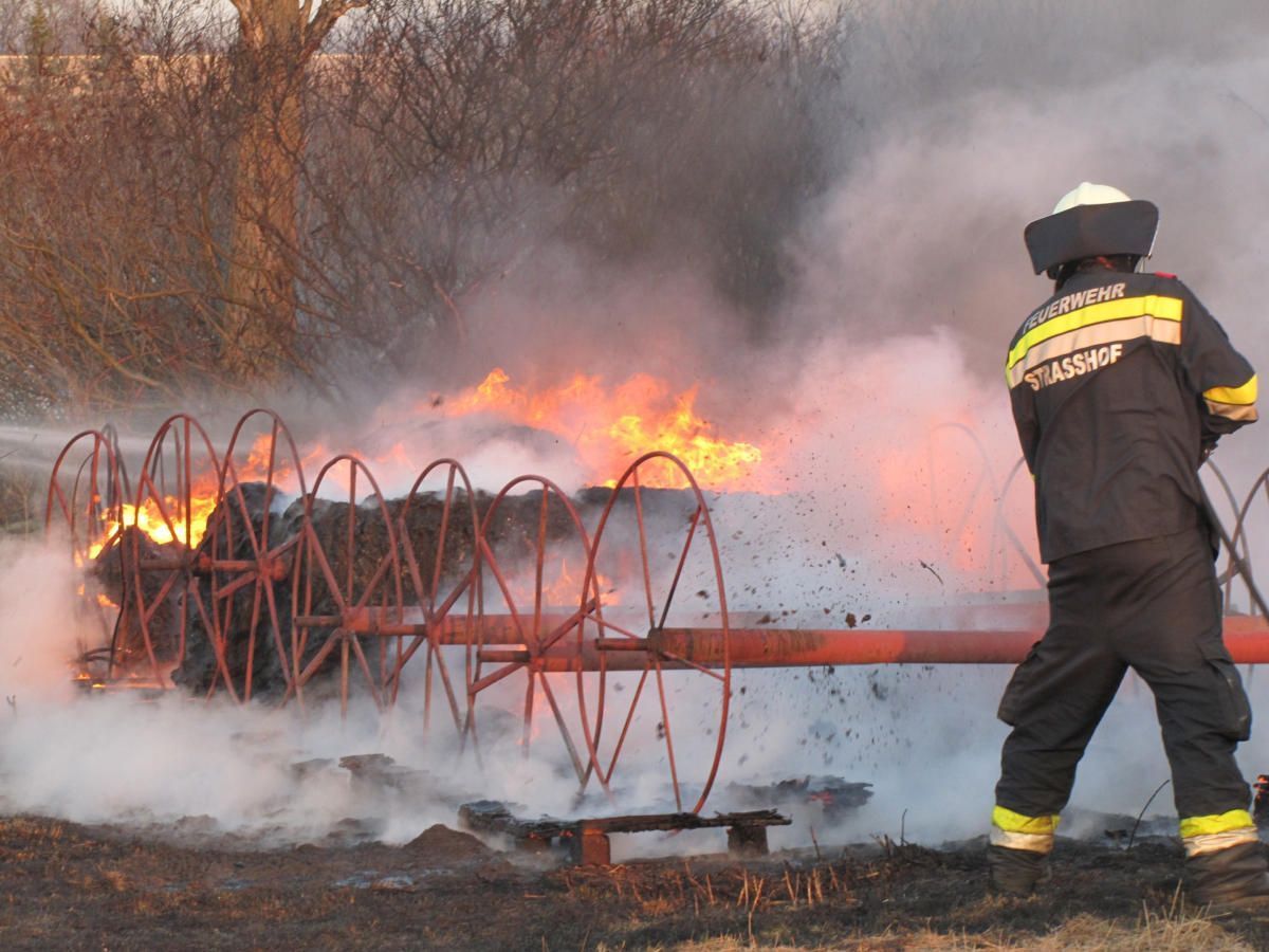 Ein ganzes Feld fing bei Strasshof Feuer. Ein ganzes Feld fing bei Strasshof Feuer.