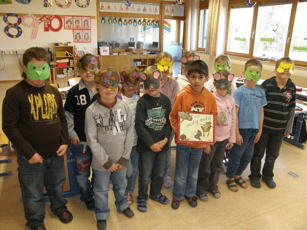 Die Hittisauer Volksschüler spielten die Geschichte „Mutig,mutig“. Die Hittisauer Volksschüler spielten die Geschichte „Mutig,mutig“.