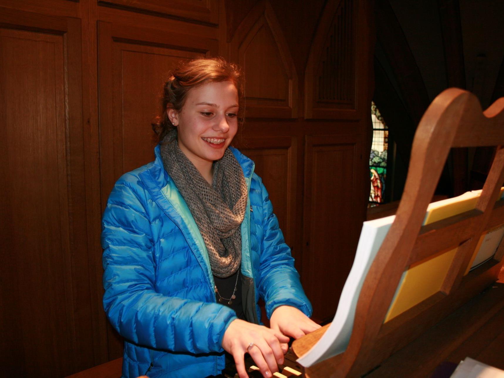 Barbara Salomon spielt mit ihrem Orgelkollegen Martin Riccabona ein Benefizkonzert