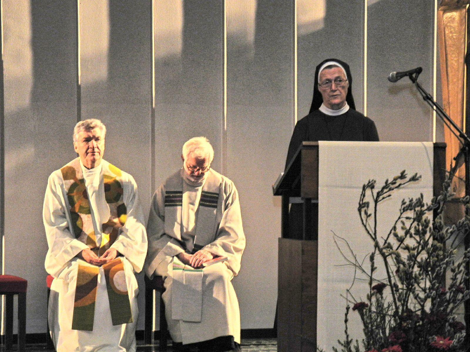 Schwester Eugenia Maria begrüßte die Gäste zur 100 Jahr Feier des Institut St. Josef