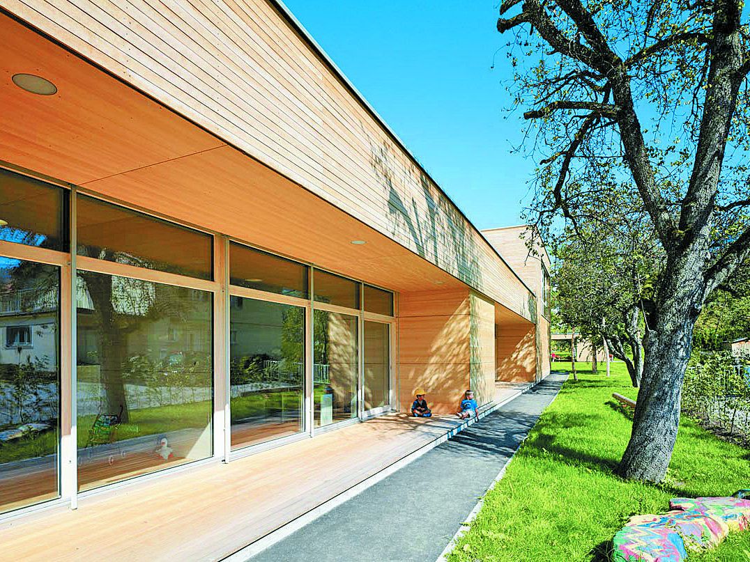 Röthis - mehr als eine Weinbaugemeinde. Ihre BürgerInnen können sich nebst der bevorzugten Lage über etliche herzeigbare zeitgenössische Bauwerke freuen. Röthis - mehr als eine Weinbaugemeinde. Ihre BürgerInnen können sich nebst der bevorzugten Lage über etliche herzeigbare zeitgenössische Bauwerke freuen.