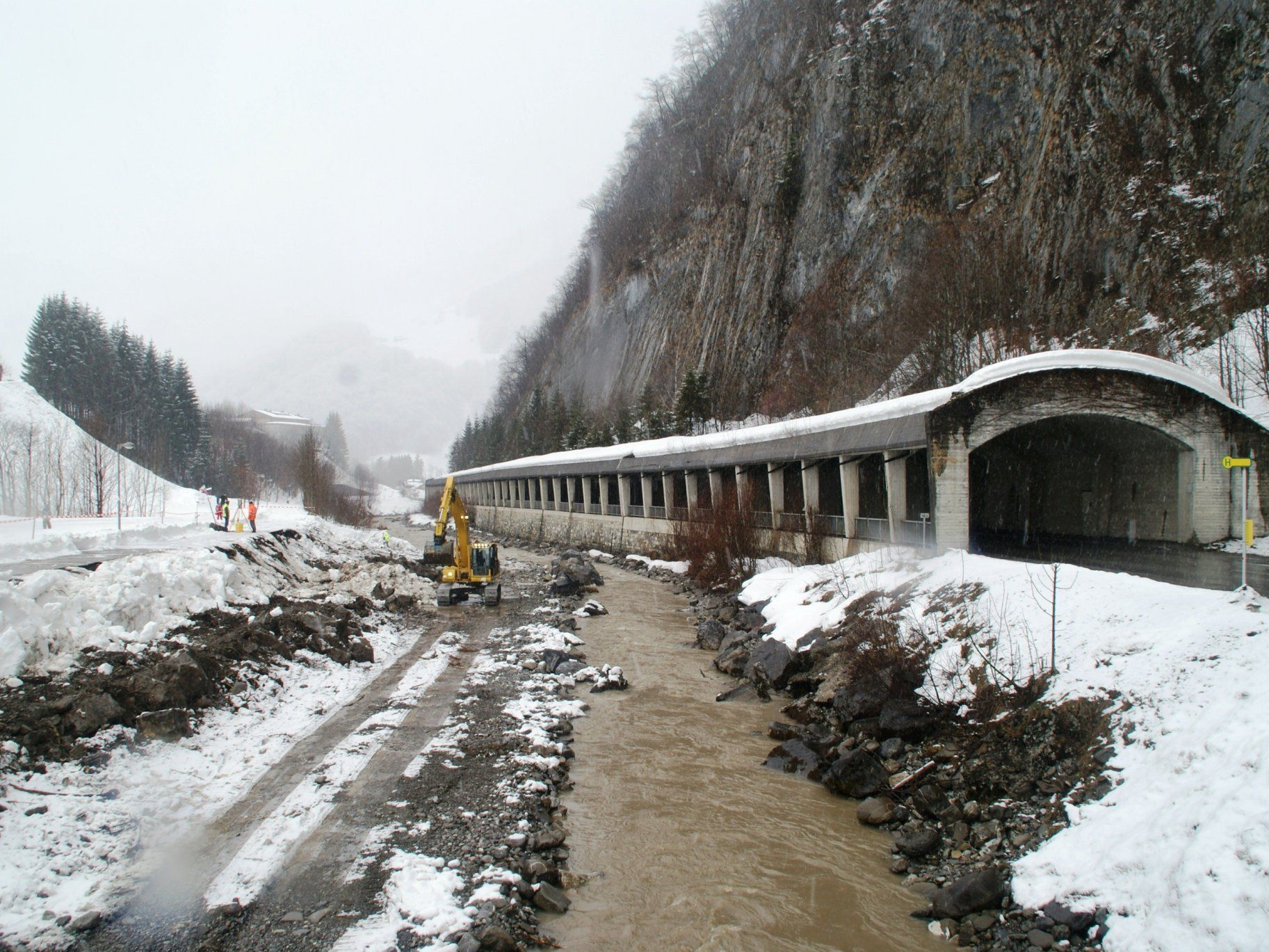 Ostportal der Fluhgalerie. Hier begann die zweite Bauetappe.