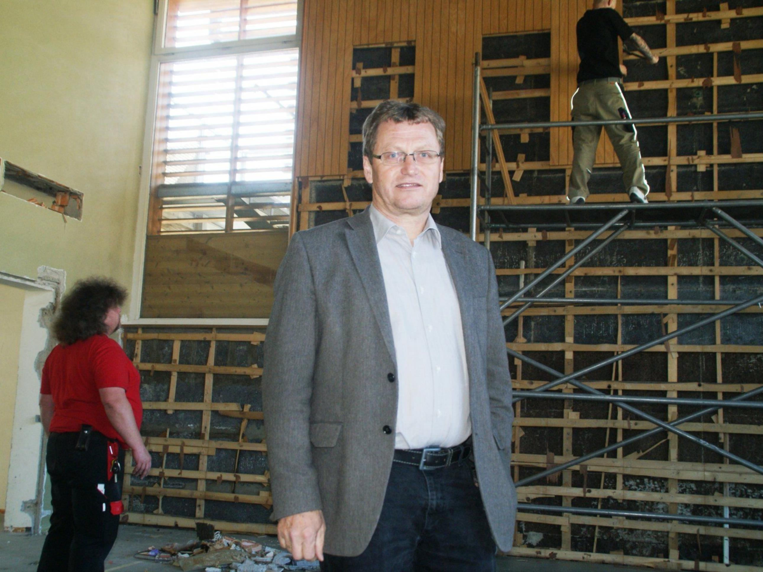 Bürgermeister Armin Berchtold beim Lokalaugenschein mit der VN-Heimat