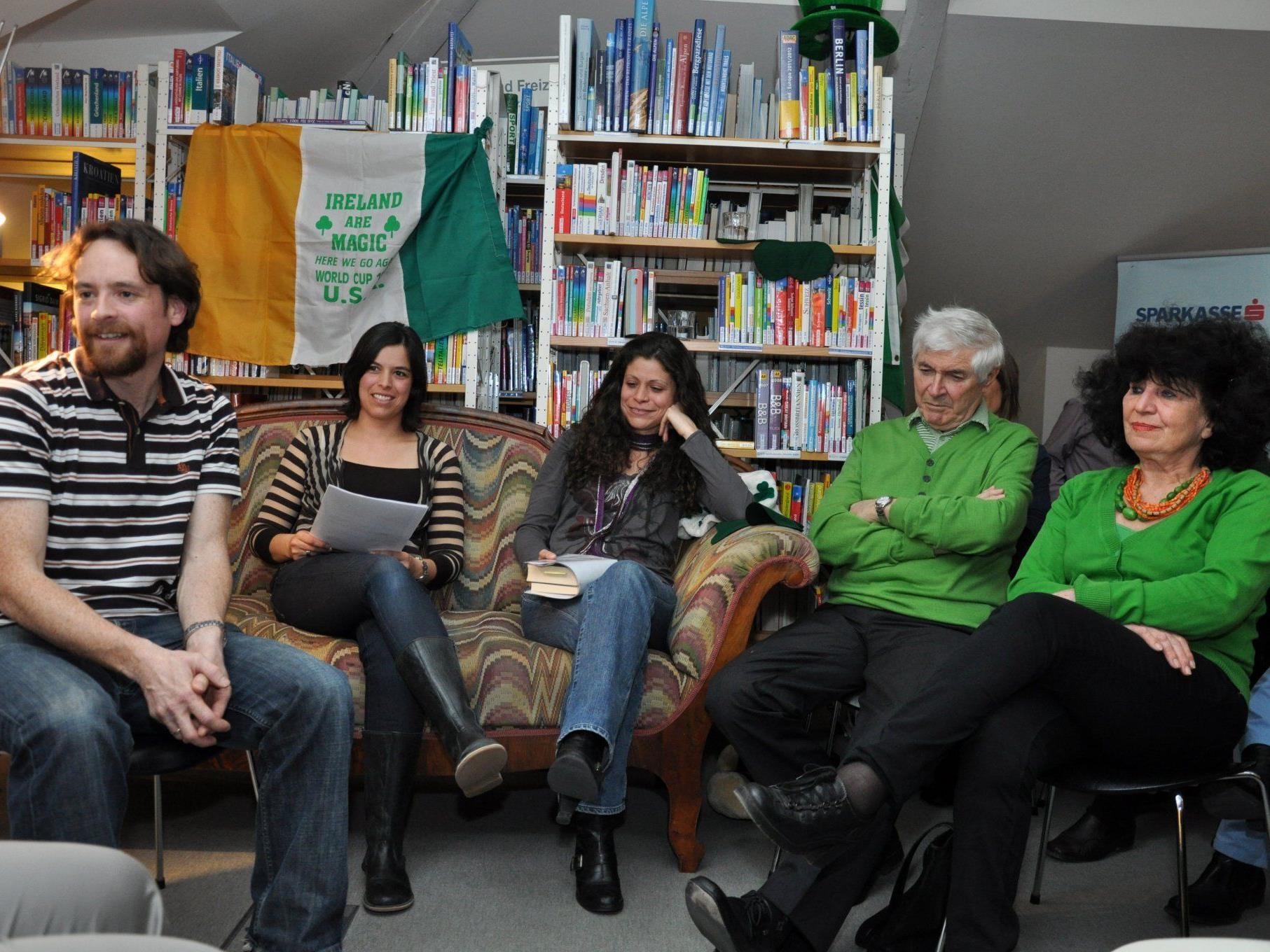 Die Stadtbücherei lud zum deutsch-irischen Abend im Zeichen von St. Patrick.
