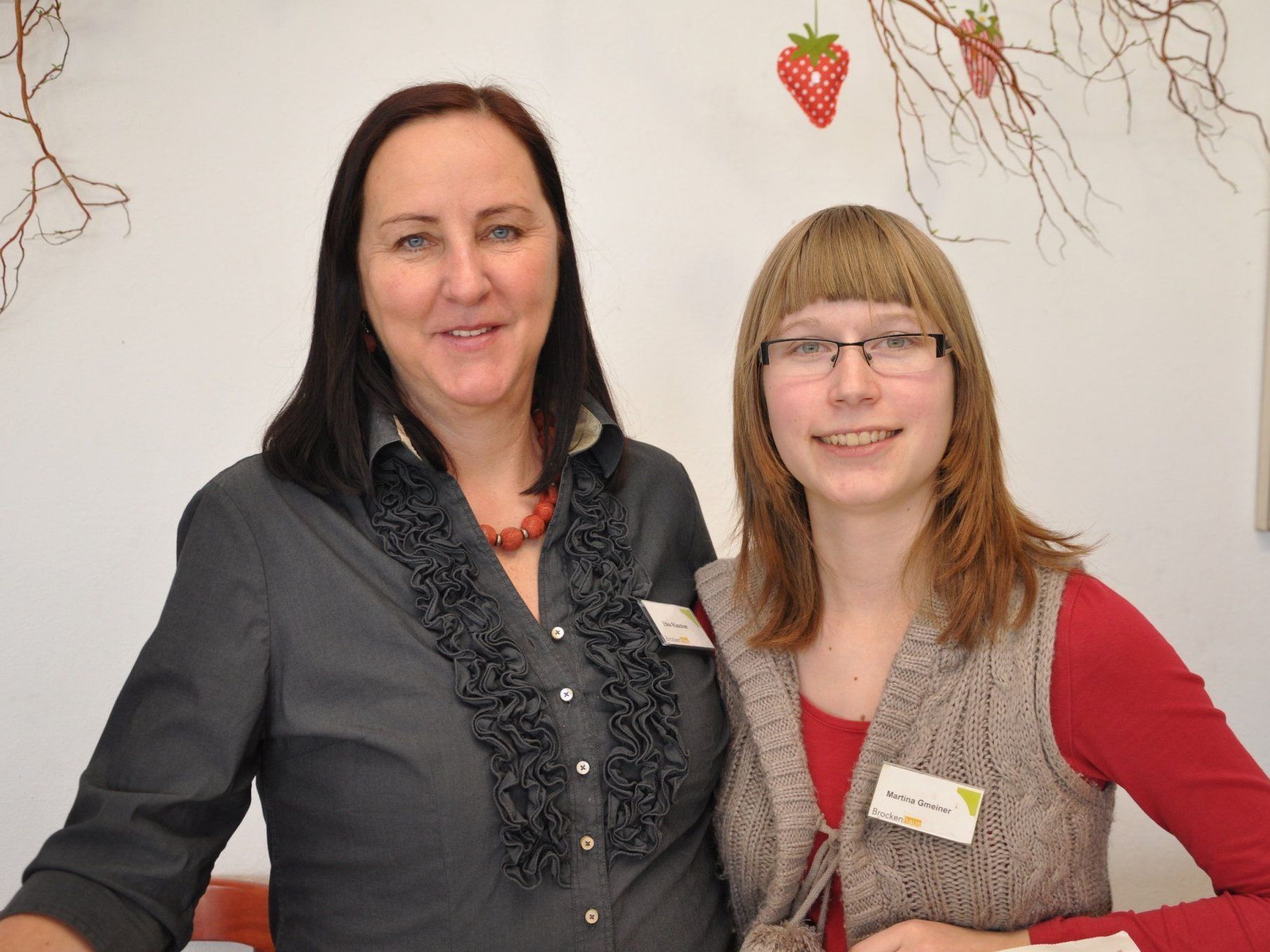Elke (l.) und Martina bei der Osterausstellung im Brockenhaus Leiblachtal. Elke (l.) und Martina bei der Osterausstellung im Brockenhaus Leiblachtal.