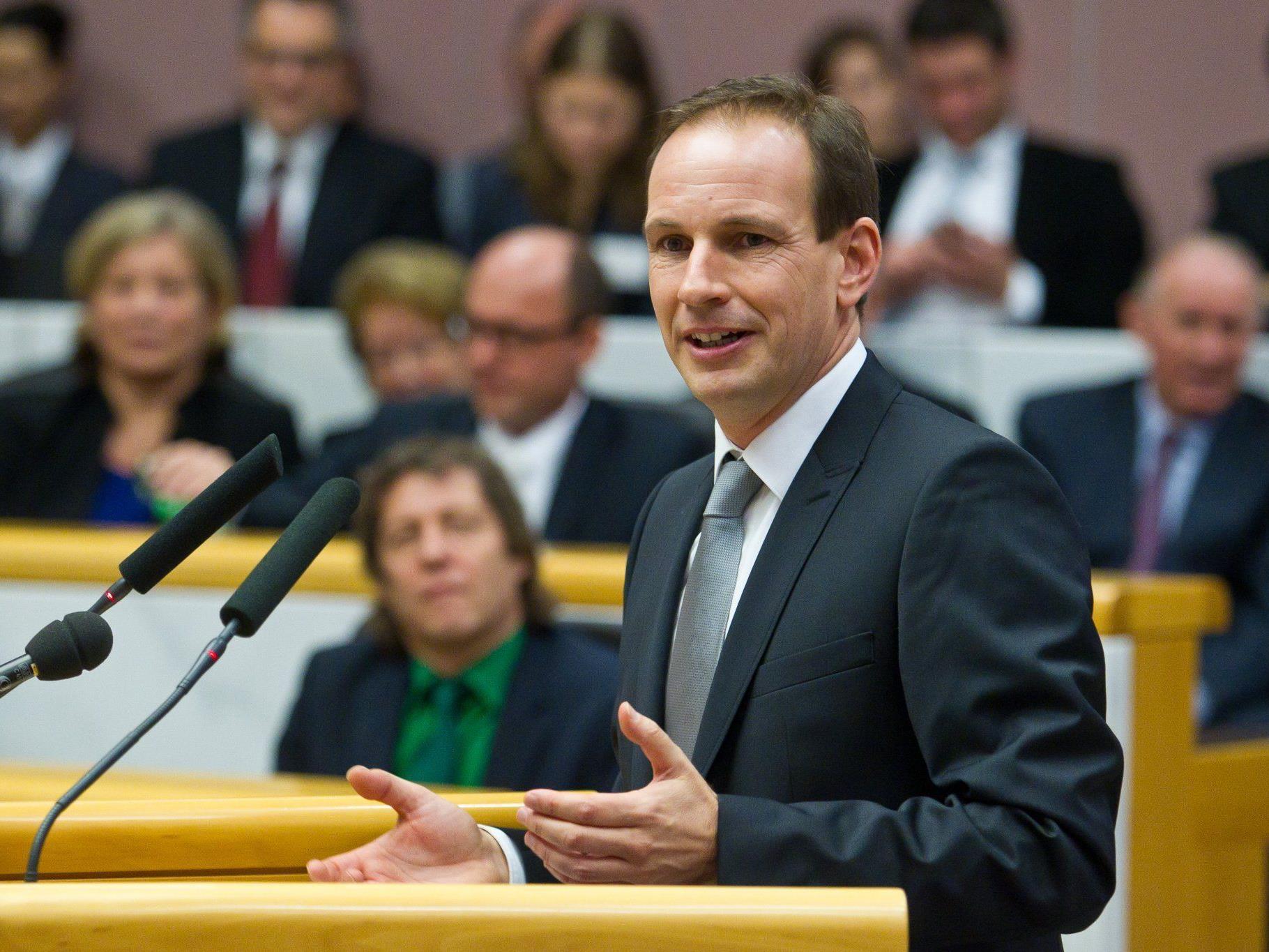FPÖ-Chef Dieter Egger will 30 statt 36 Abgeordnete, Erleichterungen beim Klubstatus und mehr Kontrollrechte im Landtag.