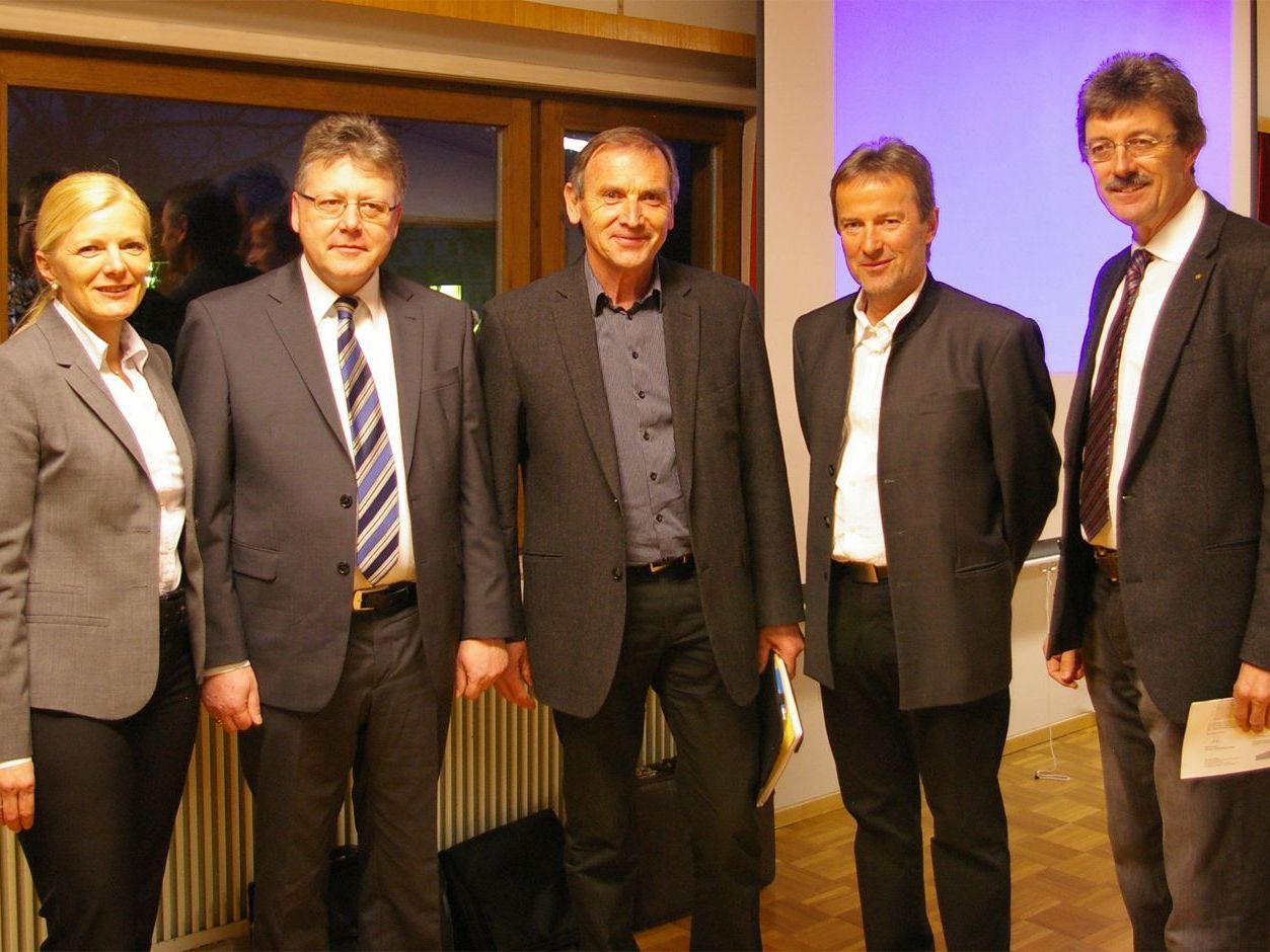 Mag. Michaela Wagner, Walter Geser, Ing. Walter Rüf, Georg Moosbrugger und Dr. Peter Kircher (v.l.n.r.). Mag. Michaela Wagner, Walter Geser, Ing. Walter Rüf, Georg Moosbrugger und Dr. Peter Kircher (v.l.n.r.).