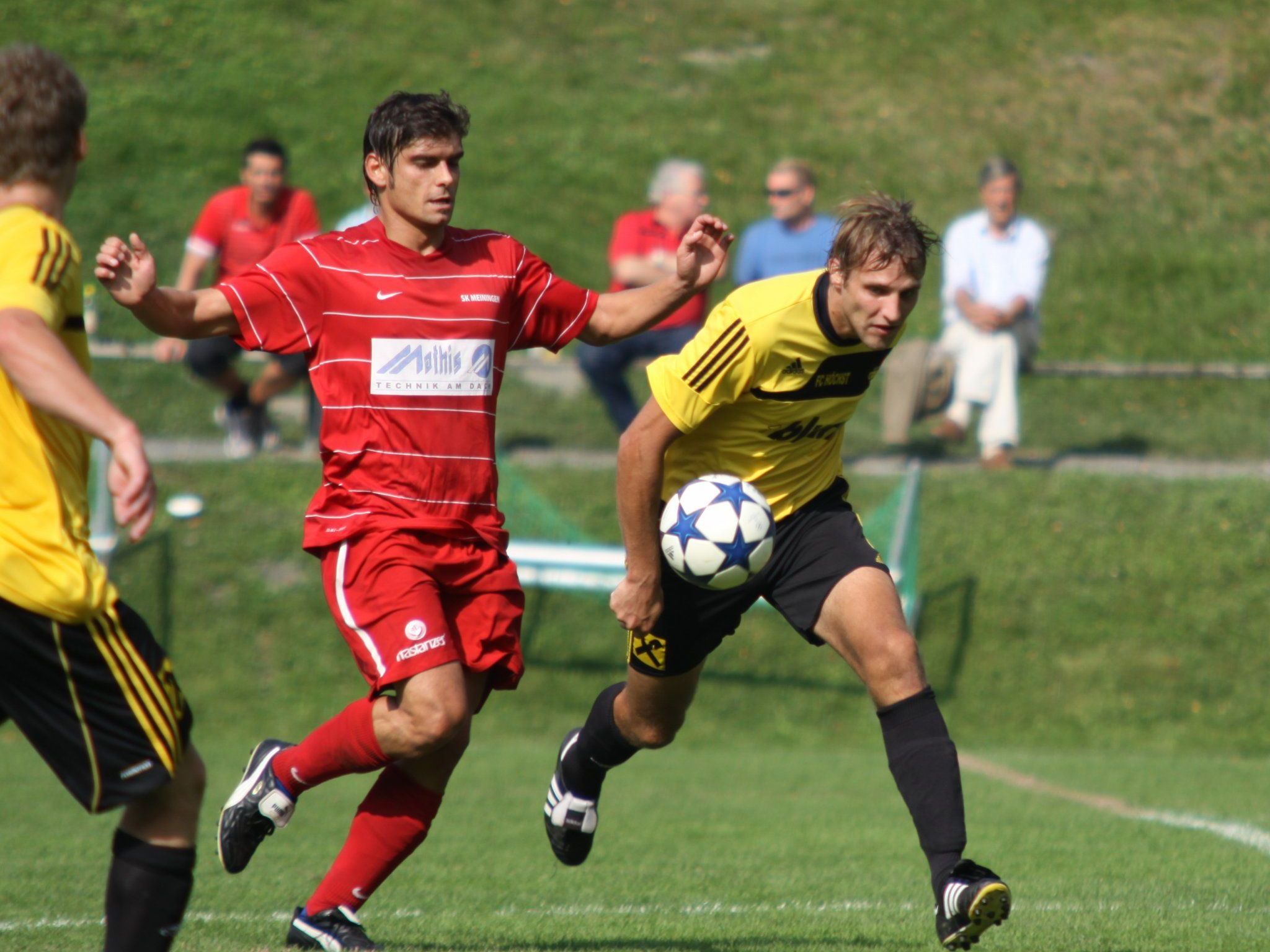 SK Meiningen und FC Mäder müssen neue Funktionäre finden, sonst droht das Aus. SK Meiningen und FC Mäder müssen neue Funktionäre finden, sonst droht das Aus.