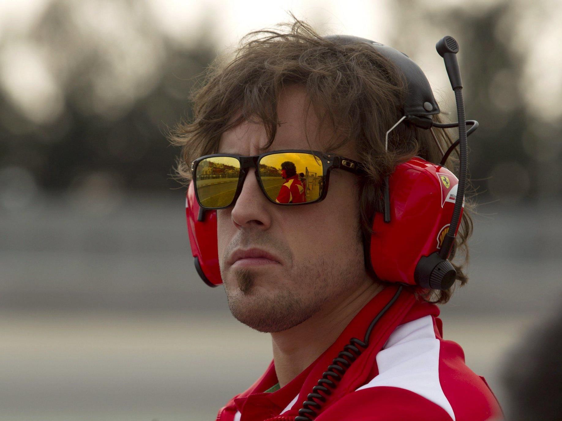 Fernando Alonso wird auch 2012 wieder für Ferrari an den Start gehen. Fernando Alonso wird auch 2012 wieder für Ferrari an den Start gehen.