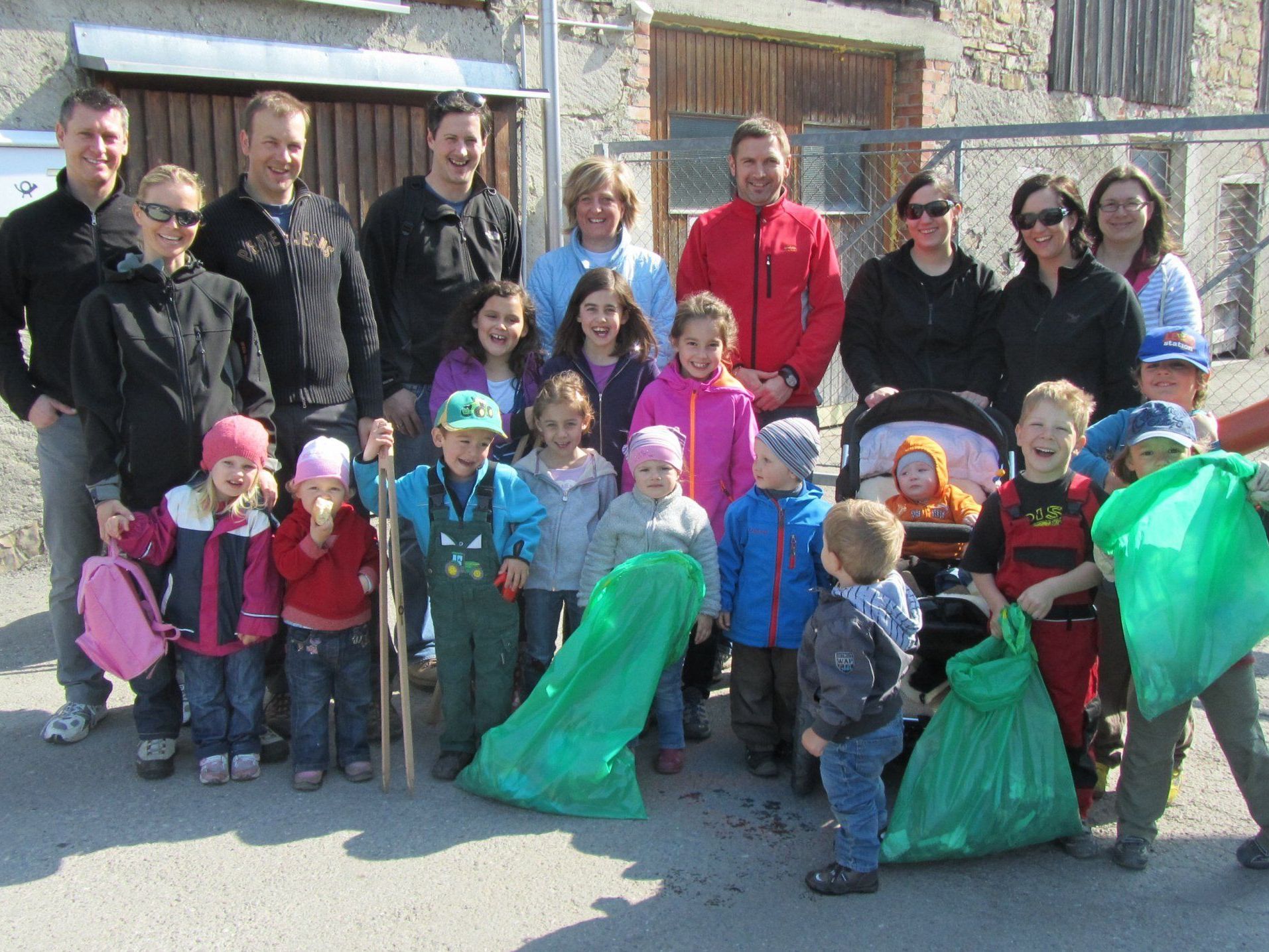 Team Schnäggahüsle nach getaner Arbeit Team Schnäggahüsle nach getaner Arbeit