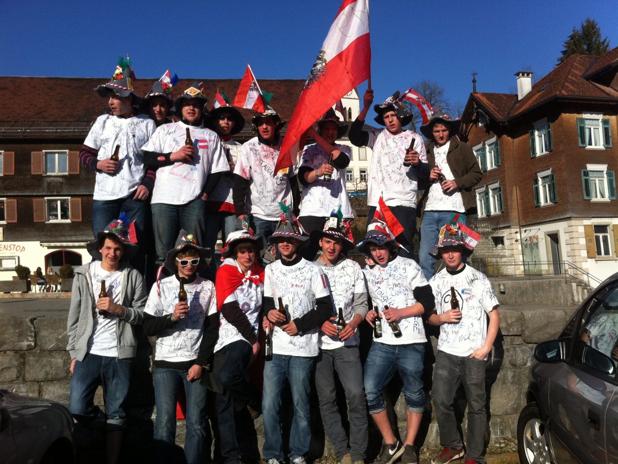 Die Gemeinde Egg darf sich über 25(nicht alle im Bild) gesunde, wehrdiensttaugliche Jungmänner freuen. Die Gemeinde Egg darf sich über 25(nicht alle im Bild) gesunde, wehrdiensttaugliche Jungmänner freuen.