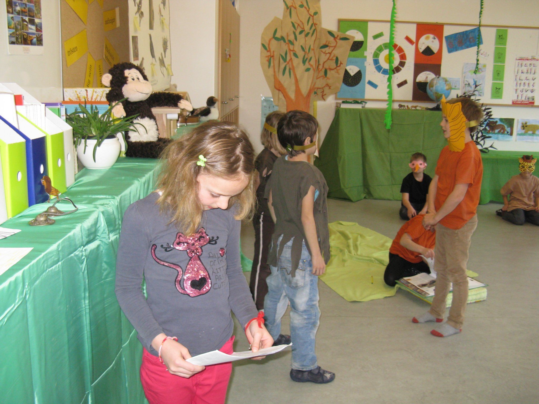 Kinder spielten Theaterstück Kinder spielten Theaterstück