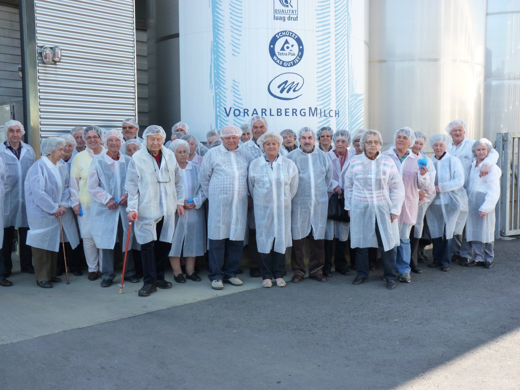 Bürserberger Senioren bei der Betriebsbesichtgung von Vorarlberg Milch. Bürserberger Senioren bei der Betriebsbesichtgung von Vorarlberg Milch.