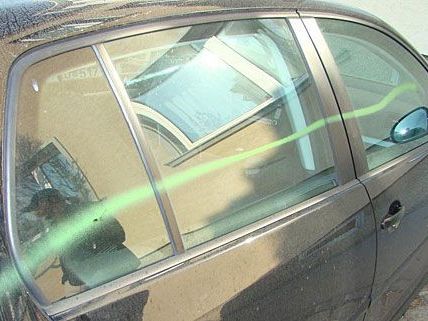 Die drei Jugendlichen besprühten unter anderem in Korneuburg Autos Die drei Jugendlichen besprühten unter anderem in Korneuburg Autos